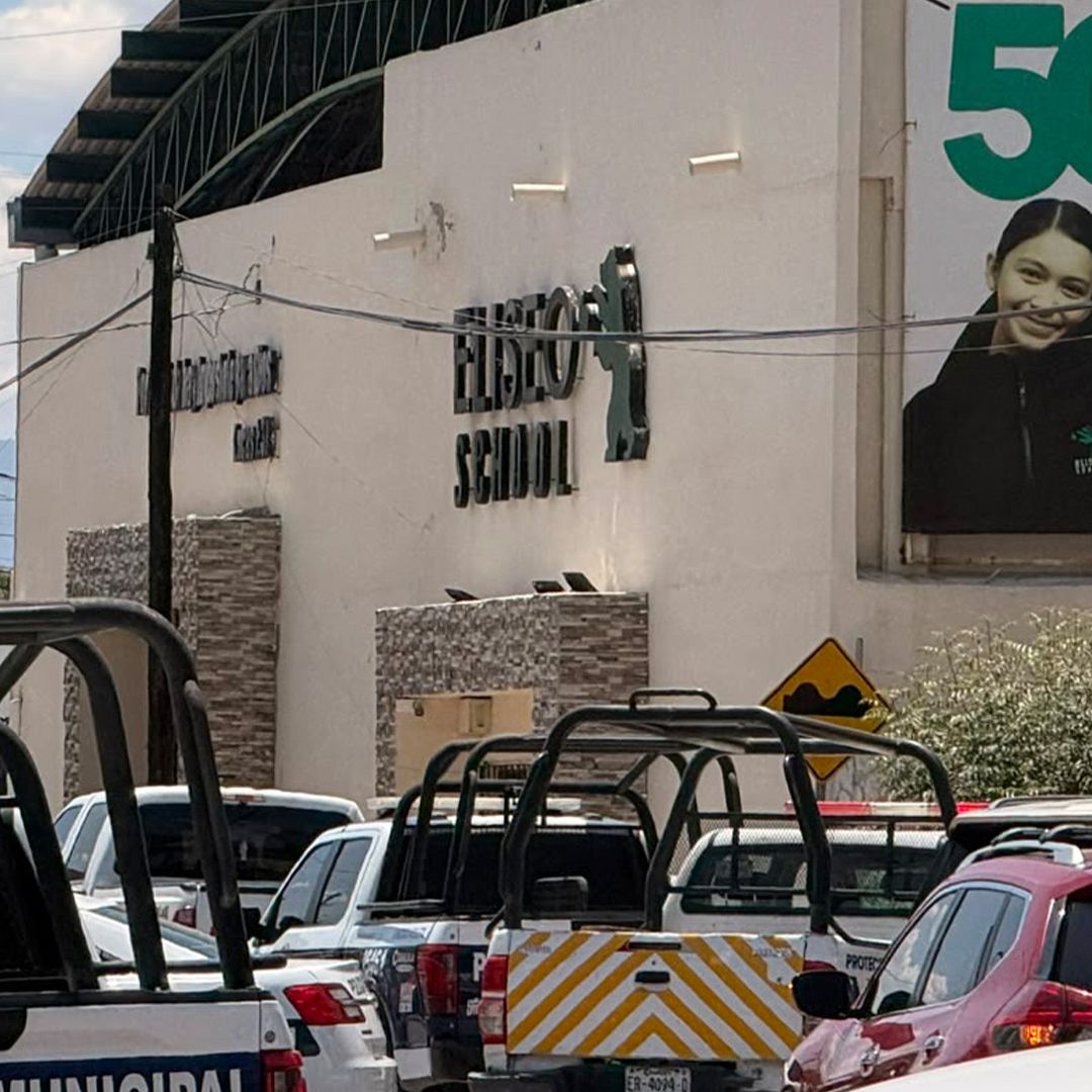 Evacuan a 174 Alumnos y Maestros de Escuela por Incendio en Bodega en Torreón
